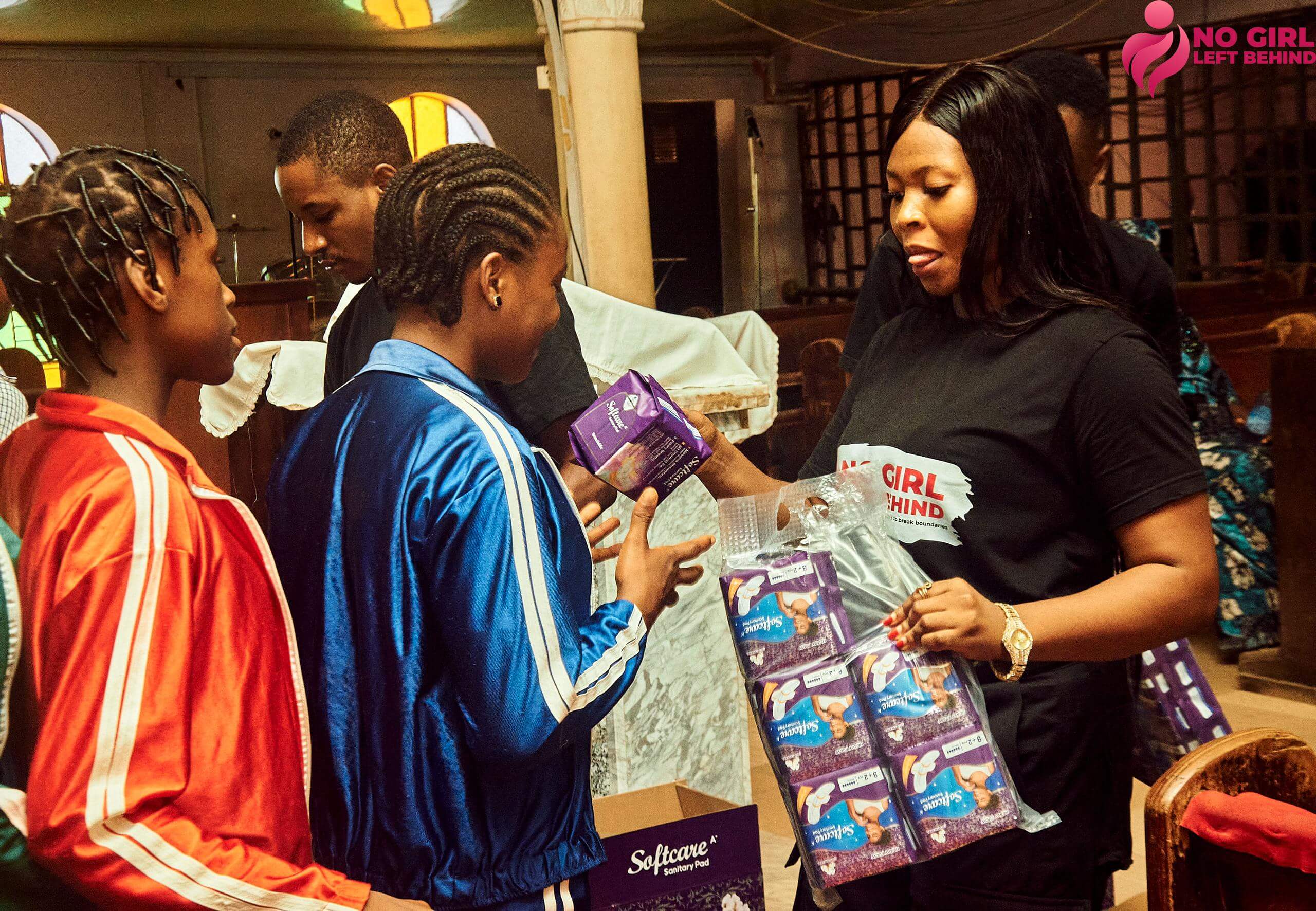 Women volunteering